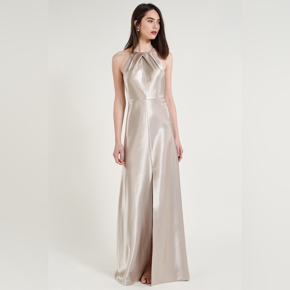 Jenny Yoo Cameron Dress Latte Satin Back Crepe
Size 4 worn once, dry cleaned